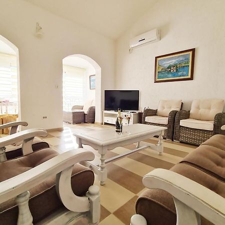 Live By The Sea, Bijela Apartman Rake Kültér fotó
